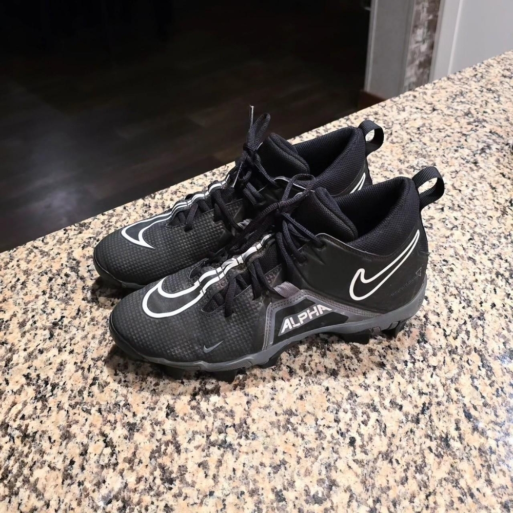 Nike Alpha Menace Pro 3 Cleats